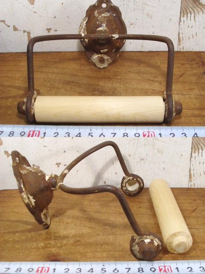 画像3:  1920's "Rusty" Steel-Frame Toilet Paper Holder