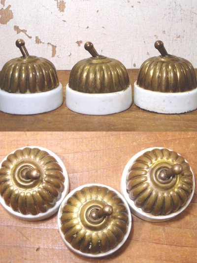 画像1: 1920-30's Brass＆Porcelain "Fluted" Toggle Switch