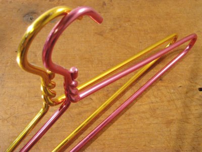 画像2: 2-sets 1960's "Pink＆Yellow"Aluminum Hangers