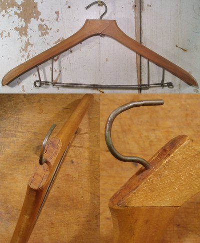 画像1: 1900-20's "Steel Wire Lock" Early Wood Hanger