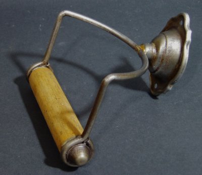 画像1:  1920's "Solid Steel Frame" Toilet Paper Holder