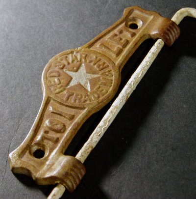画像2: Around 1900's "☆Rustic ☆ " Cast Iron Toilet Paper Holder