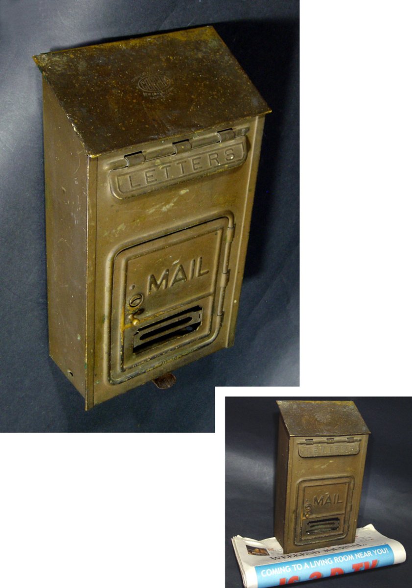 画像1: 1920-30's "CORBIN LOCK CO." Brass Wall Mount Mail Box (1)