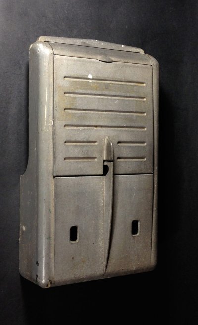 画像1: 1940-50's "STREAMLINE" Cast Metal Wall Mount Mail Box