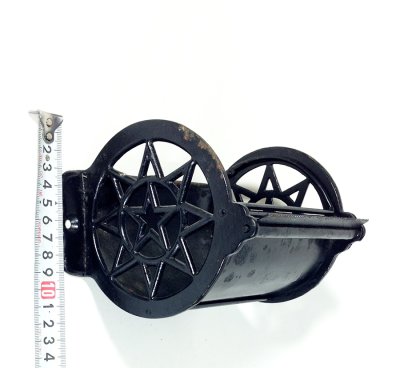 画像1: Around 1900's " ☆STAR☆ " Cast Iron Toilet Paper Holder