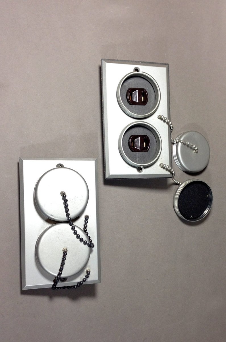 画像1: 1940-50's "Child's Proof" or "Water Proof" Outlets (1)