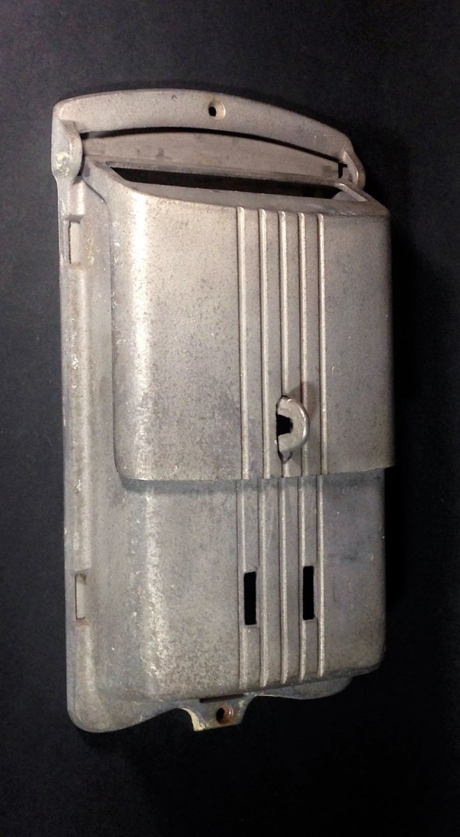 画像1: 1940's "STREAMLINE" Cast Aluminum Wall Mount Mail Box (1)