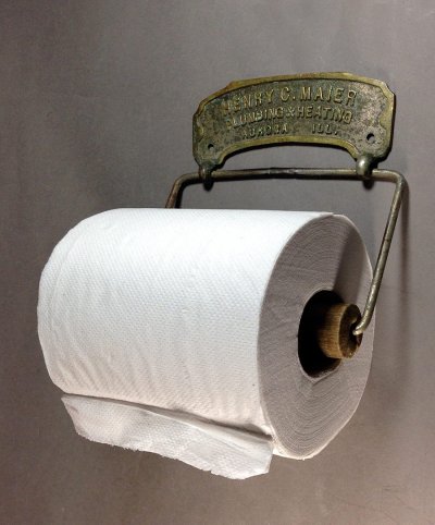 画像1: 1900-20's "Rusty！" Cast Brass Toilet Paper Holder