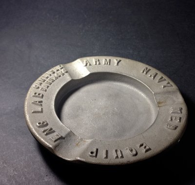 画像1: 1930's "ARMY NAVY" Cast Metal Ashtray