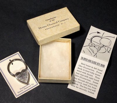 画像1: 1940's "♡ Heart Shaped "  Key Ring【箱付きDEAD-STOCK！！】