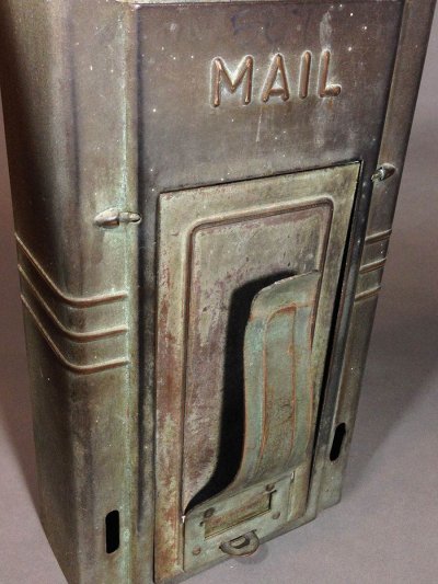 画像1: 1930-40's "SHABBY" Wall Mount Mail Box