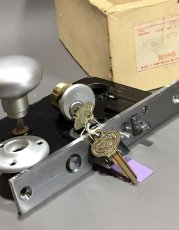 画像1: 1920-30's【Russwin】 "Auto-Lock" Doorknob Set (1)