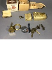 画像2: 1960-60's  Rim Lock w/ keys and cylinder 【Dead-Stock】 (2)