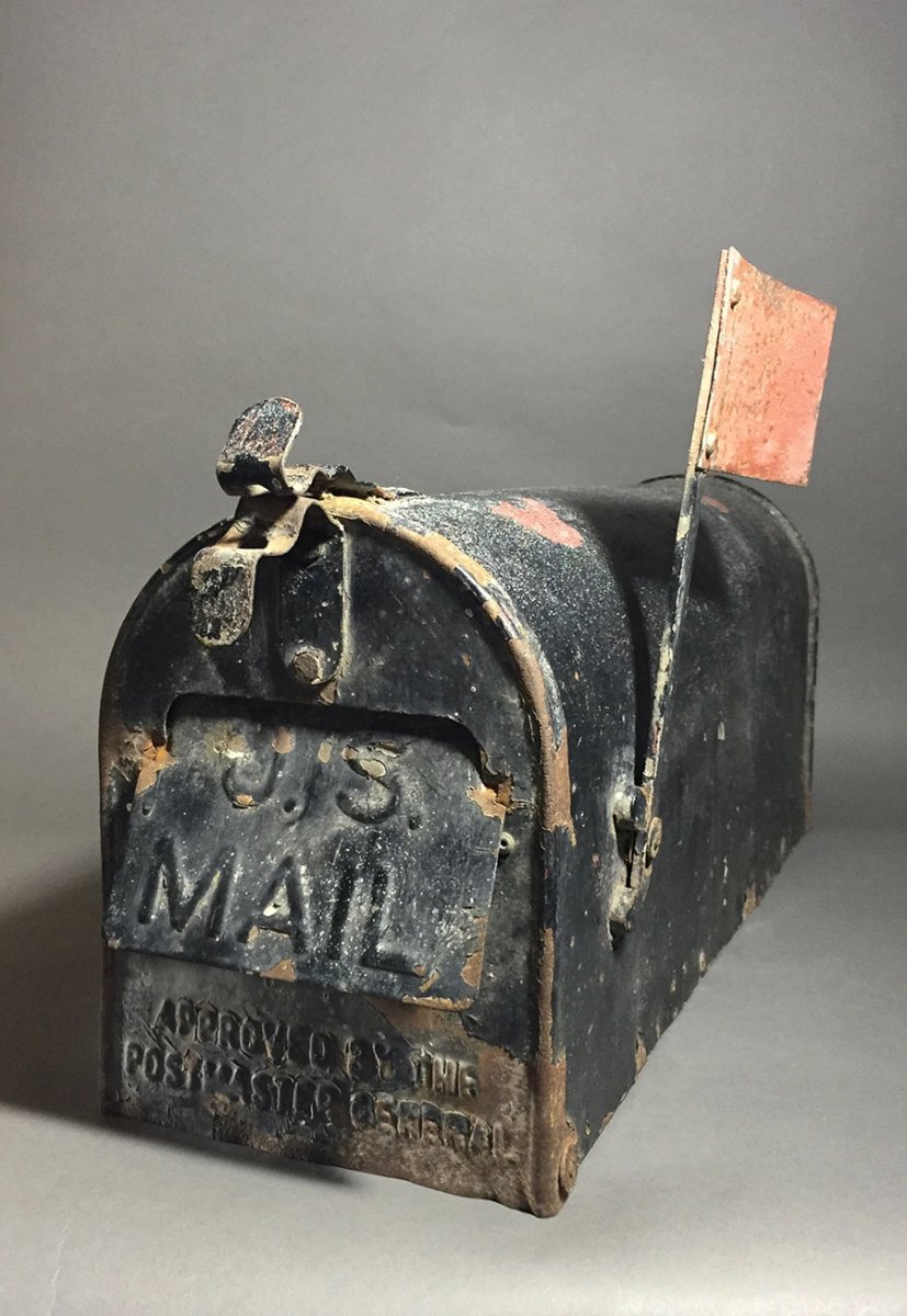 画像1: Early 1920's "Black Shabby" RURAL U.S. MAILBOX (1)