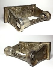 画像2: 1900-1910's "A.P.W PAPER CO. N.Y." Iron Toilet Paper Holder (2)