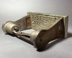 画像2: 1900-1910's "A.P.W PAPER CO. N.Y." Iron Toilet Paper Holder (2)