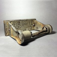 画像1: 1900-1910's "A.P.W PAPER CO. N.Y." Iron Toilet Paper Holder (1)