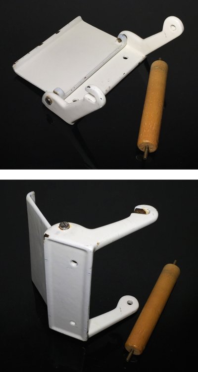 画像2: 1920-30's German-Deco "Cast-Iron" Toilet Paper Holder