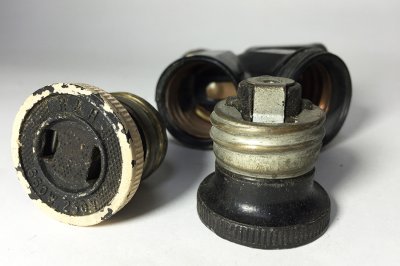 画像2: 1920-30’s Bakelite Triple Socket Splitter + 2-Plug Adapter 