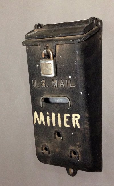 画像1: 1930-40's "Shabby" Wall Mount U.S. MAIL Box