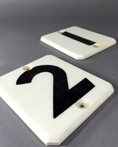 画像1: 1940's "Art Deco" Porcelain House Numbers #1＆#2 