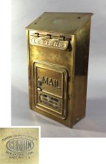 画像1: 1920-30's "CORBIN LOCK CO." Brass Wall Mount Mail Box (1)