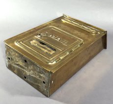 画像9: 1920-30's "CORBIN LOCK CO." Brass Wall Mount Mail Box (9)