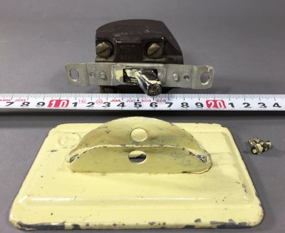 画像3: 1940-50's "Padlock-able" Wall Toggle Switch