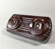画像1: 1930-40's "Twist Turn Lock" Bakelite 3-Outlet Adapter (1)