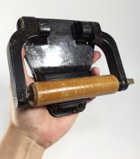 画像18: 1930's "Art Deco" Bakelite Toilet Paper Holder (18)