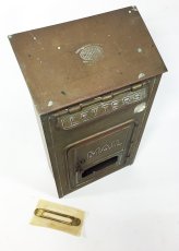 画像3: 1920-30's "CORBIN LOCK CO." Brass Wall Mount Mail Box (3)