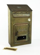 画像2: 1920-30's "CORBIN LOCK CO." Brass Wall Mount Mail Box (2)