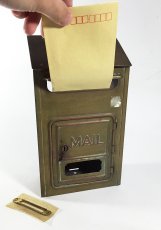 画像5: 1920-30's "CORBIN LOCK CO." Brass Wall Mount Mail Box (5)