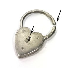 画像7:  1940's  ♡Heart Shaped♡ Advertising Key Ring  (7)