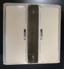 画像3: 1940's French "Shabby" Steel Bathroom Medicine Cabinet (3)