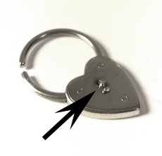 画像4:  1940's  ♡Heart Shaped♡ Advertising Key Ring  (4)