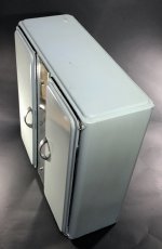 画像18: 1940-50's French "Shabby" Steel Bathroom Medicine Cabinet (18)