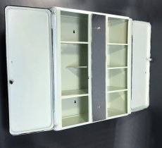 画像5: 1940-50's French "Shabby" Steel Bathroom Medicine Cabinet (5)