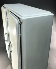 画像19: 1940-50's French "Shabby" Steel Bathroom Medicine Cabinet (19)