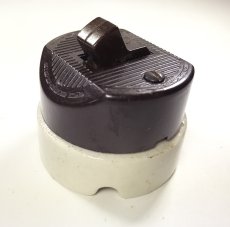 画像2:  1930's Art-Deco "Porcelain & Bakelite" Switch  (2)