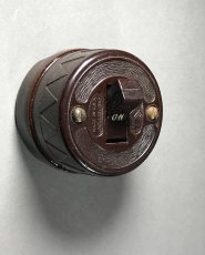 画像2:  1930's Art-Deco "Porcelain & Bakelite" Switch  (2)