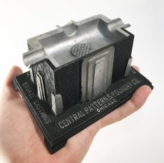 画像6: 1920-30's Art Deco "SKYSCRAPER" Cast Aluminum Ashtray 【超・Mint Condition】 (6)