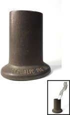 画像1: Early 1900's "Republic Pig Iron" Pen Stand (1)