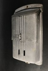 画像2: 1940's "STREAMLINE" Cast Aluminum Wall Mount Mail Box (2)