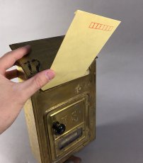 画像10: 1910-20's "CORBIN LOCK CO." Brass Wall Mount Mail Box (10)