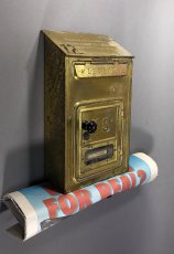 画像2: 1910-20's "CORBIN LOCK CO." Brass Wall Mount Mail Box (2)