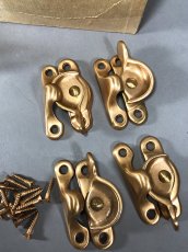 画像2: 1920-30's Solid Bronze Window Sash Locks 【4個セット】 (2)