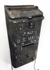 画像2: 1930-40's "Shabby" Wall Mount U.S. MAIL Box w/ Newspaper Holder (2)