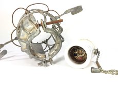 画像7: Early-1930's  Porcelain Pull-Chain Socket w/ Steel TroubleLight Cage w/ Hooks (7)