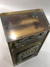 画像4: 1920-30's "CORBIN LOCK CO." Brass Wall Mount Mail Box (4)